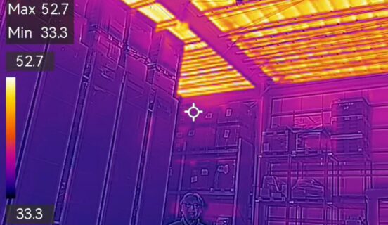 大型シーリングファンの効果をサーモグラフィーにて証明いたしました。熱中症対策・結露対策に抜群の効果があります。